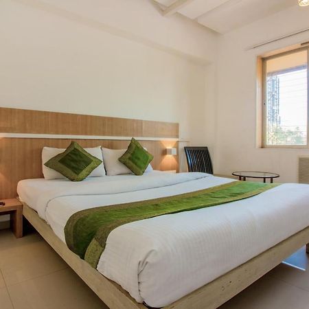 Treebo Trend Golden Nest Hotel Thane Exterior photo