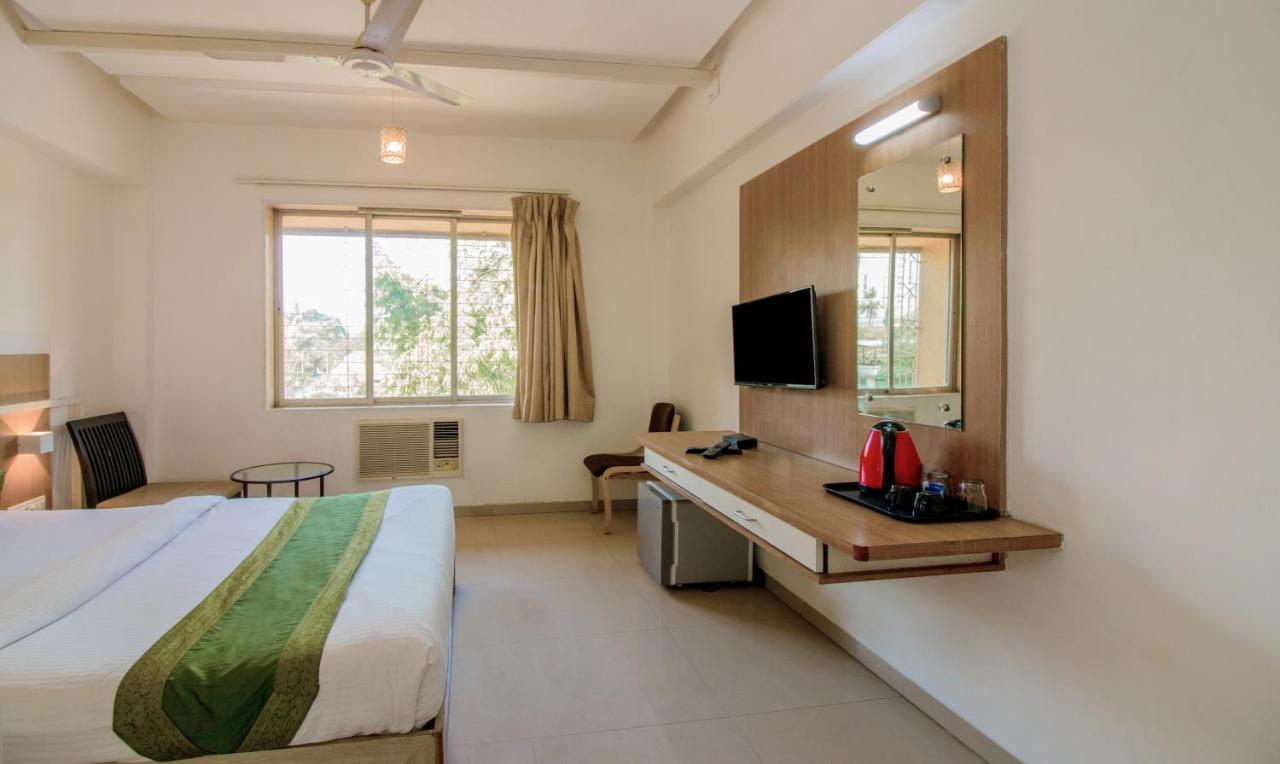 Treebo Trend Golden Nest Hotel Thane Exterior photo