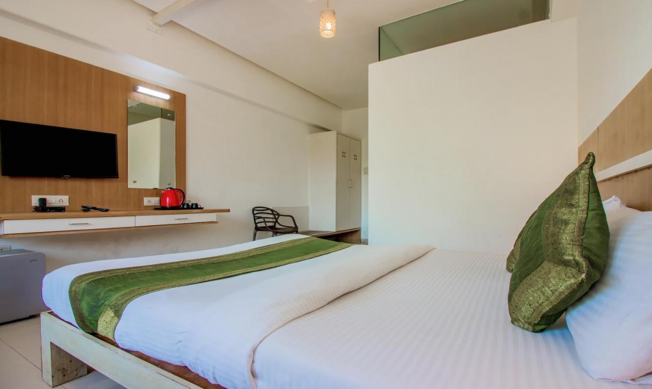 Treebo Trend Golden Nest Hotel Thane Exterior photo